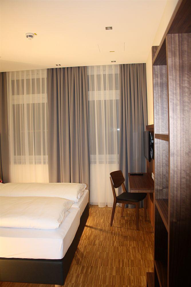 Hotel Apfelbaum Erding Exteriör bild