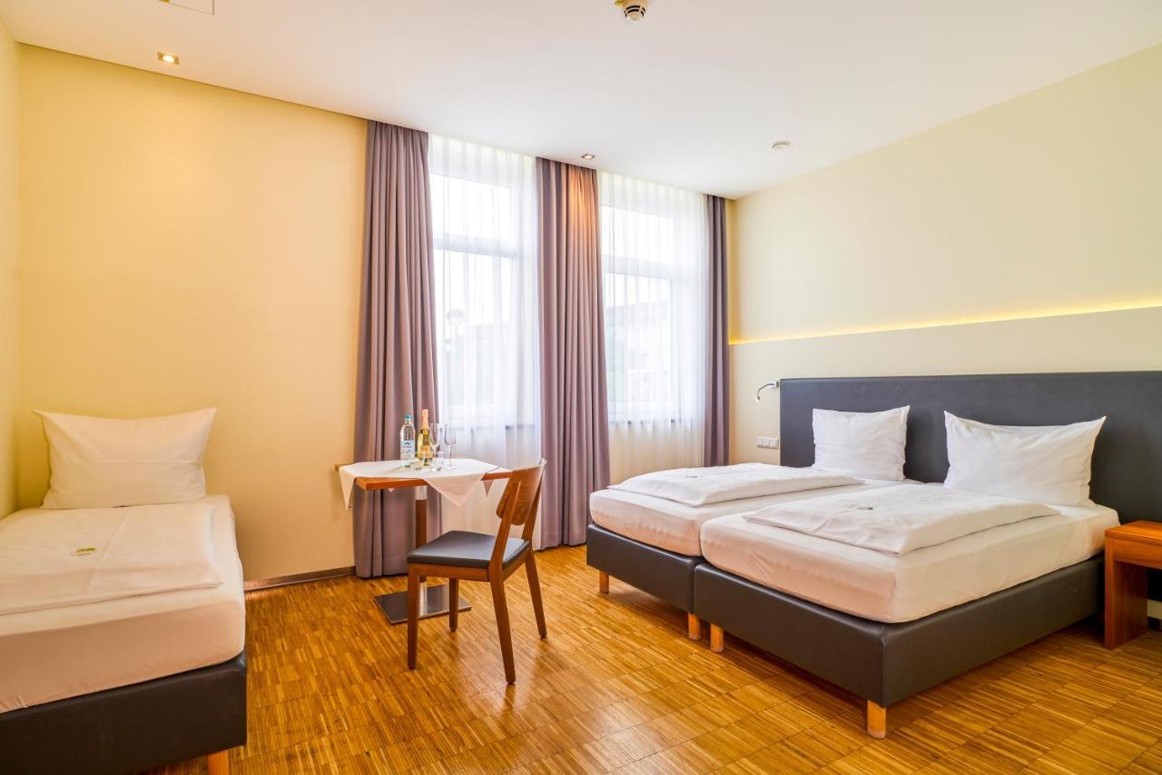 Hotel Apfelbaum Erding Exteriör bild
